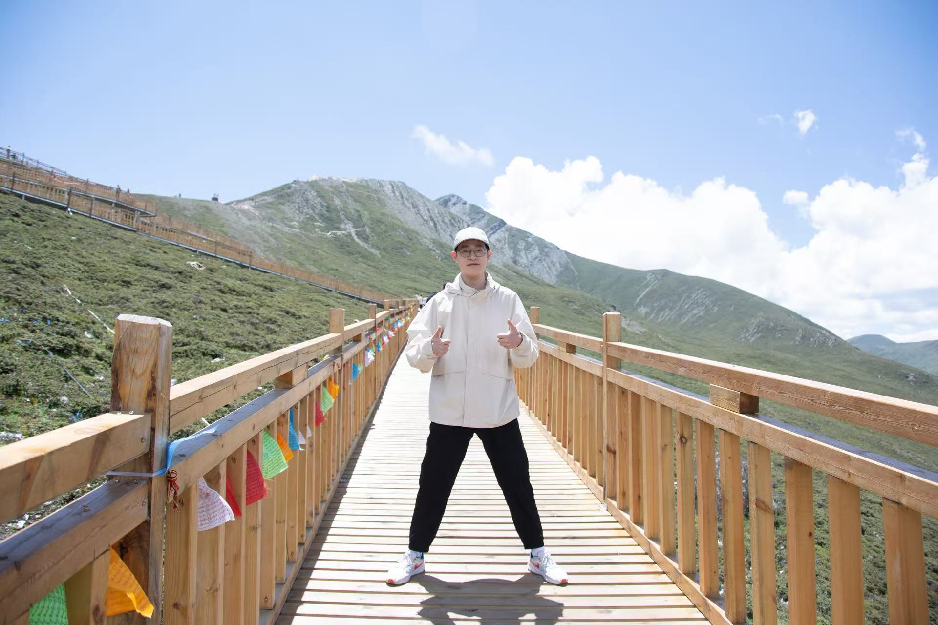 Zheqi Hu